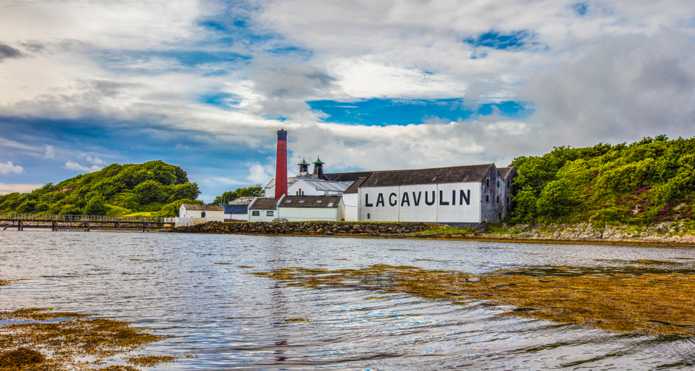Lagavulin_whisky_Distillery